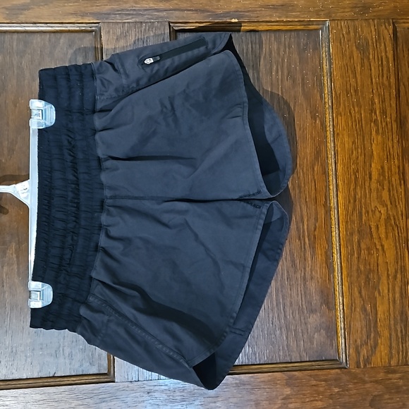 Lululemon Black Low Rise Shorts - Picture 1 of 17